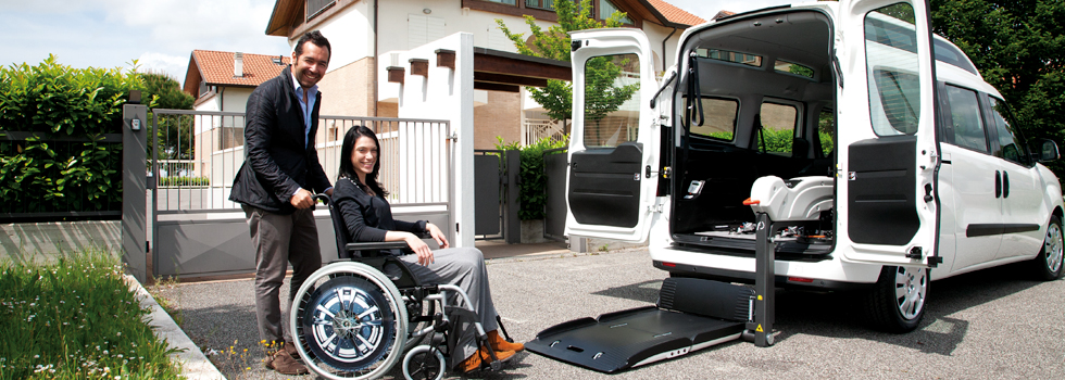 Fiat Doblò XL per trasporto persone con disabilità - Con sollevatore Fiorella Slim Fit
