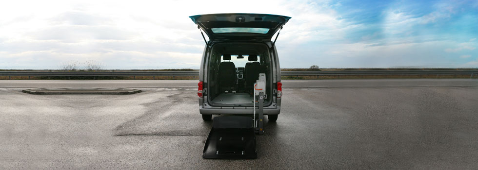 Nissan Evalia con sollevatore Fiorella Slim fit per trasporto disabili